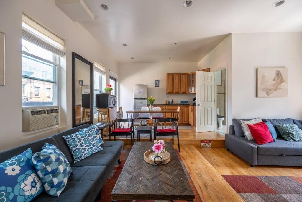 East Village Townhouse นิวยอร์ก ภายนอก รูปภาพ