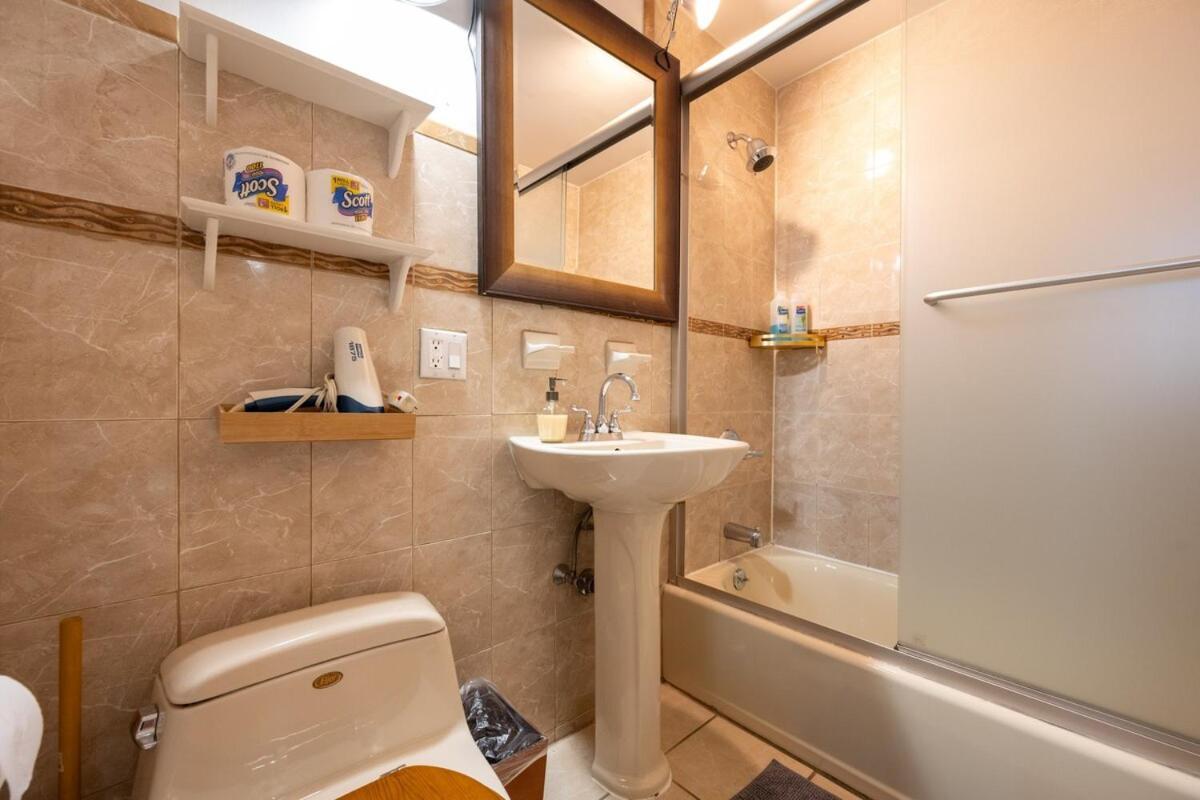 East Village Townhouse นิวยอร์ก ภายนอก รูปภาพ