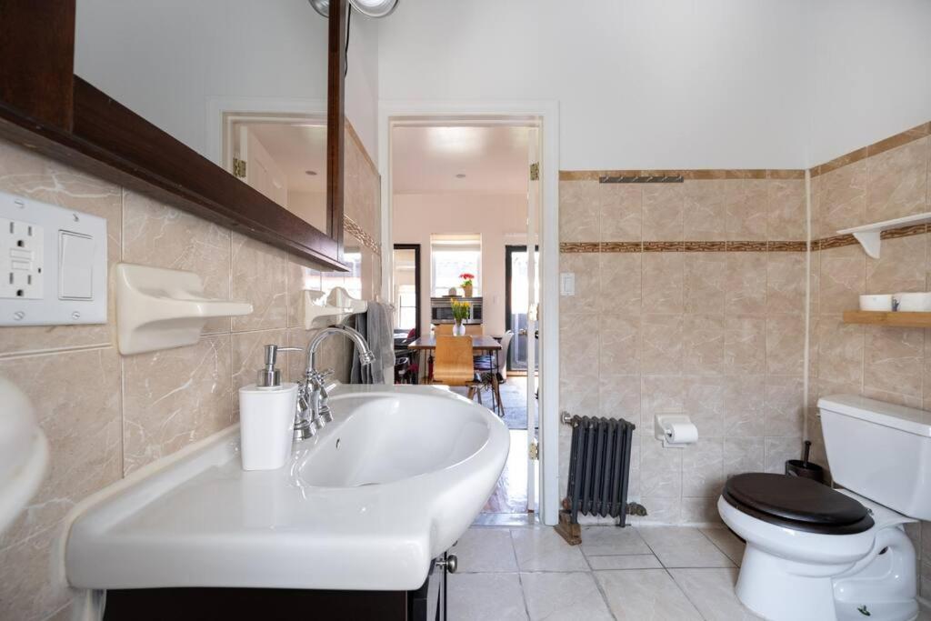 East Village Townhouse นิวยอร์ก ภายนอก รูปภาพ