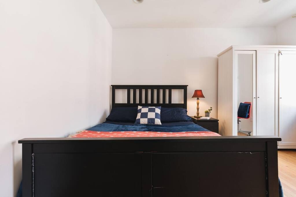 East Village Townhouse นิวยอร์ก ภายนอก รูปภาพ