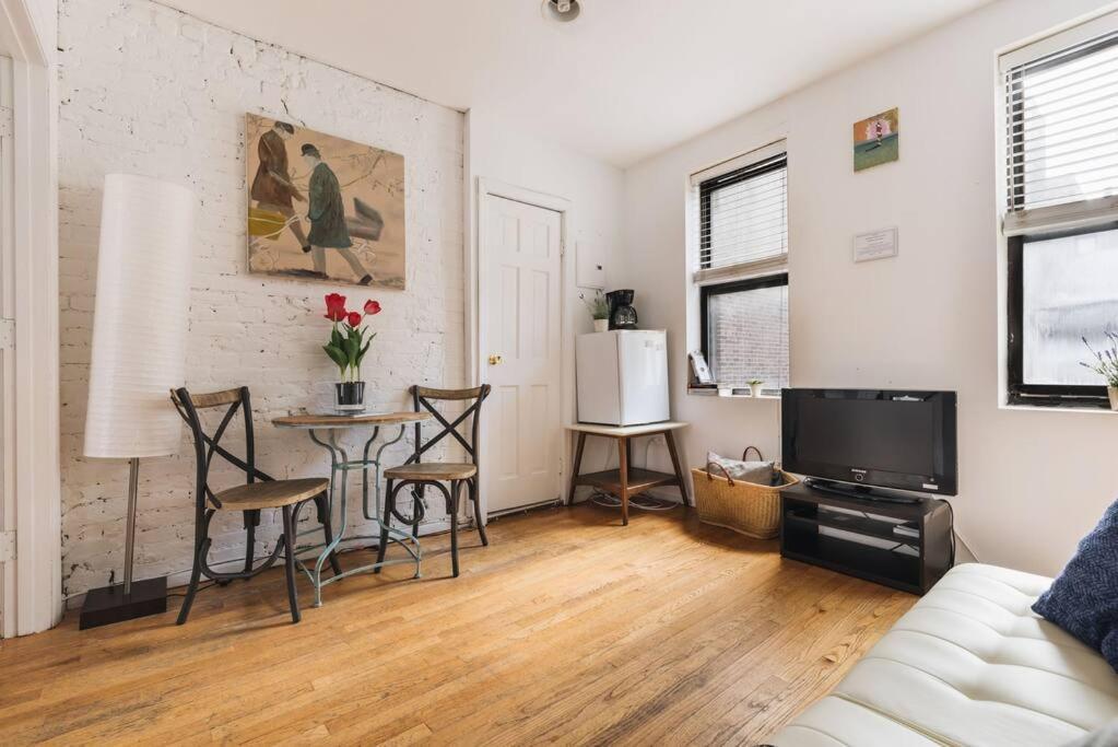 East Village Townhouse นิวยอร์ก ภายนอก รูปภาพ