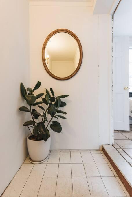 East Village Townhouse นิวยอร์ก ภายนอก รูปภาพ