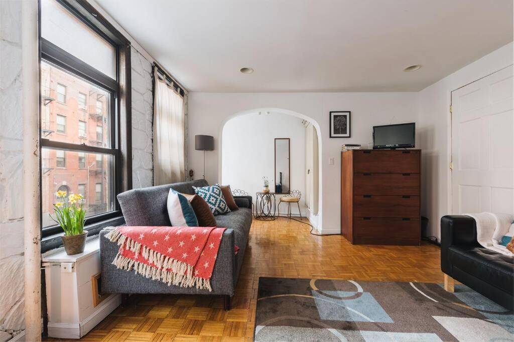 East Village Townhouse นิวยอร์ก ภายนอก รูปภาพ