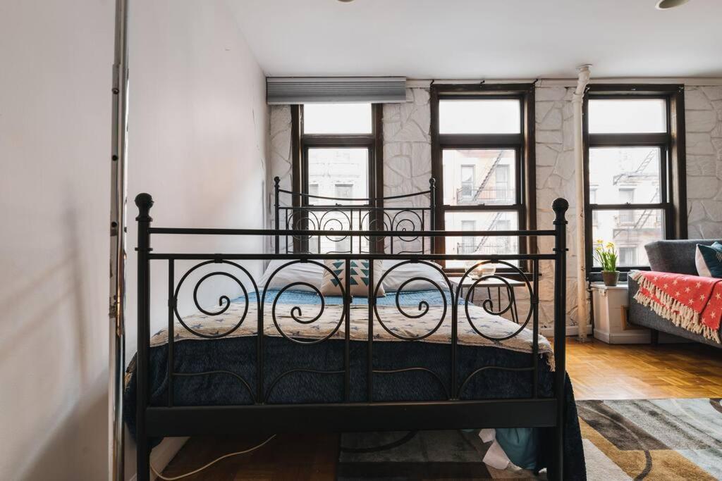 East Village Townhouse นิวยอร์ก ภายนอก รูปภาพ