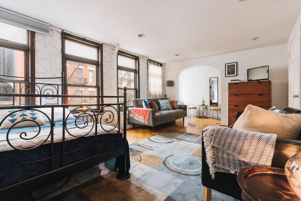 East Village Townhouse นิวยอร์ก ภายนอก รูปภาพ