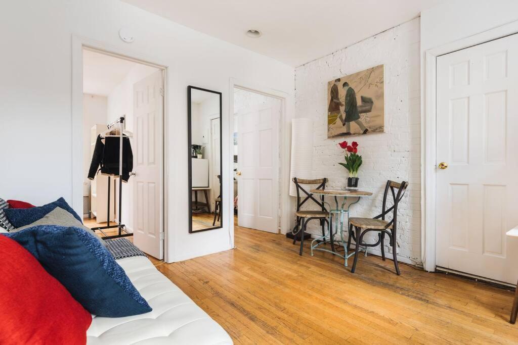 East Village Townhouse นิวยอร์ก ภายนอก รูปภาพ